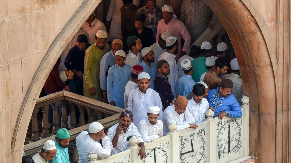 Muslim community gathers at Nakhoda Mosque for Eid al-Adha prayers