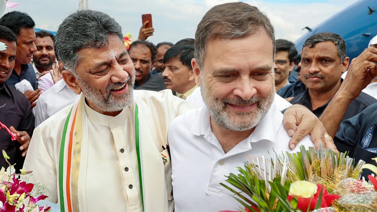 Rahul Gandhi welcomed by CM-designate Shivakumar in Bengaluru