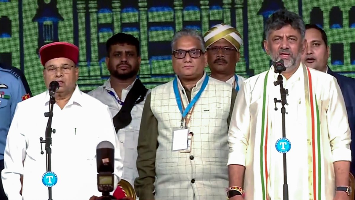 Karnataka Governor and CM-designate at swearing-in ceremony
