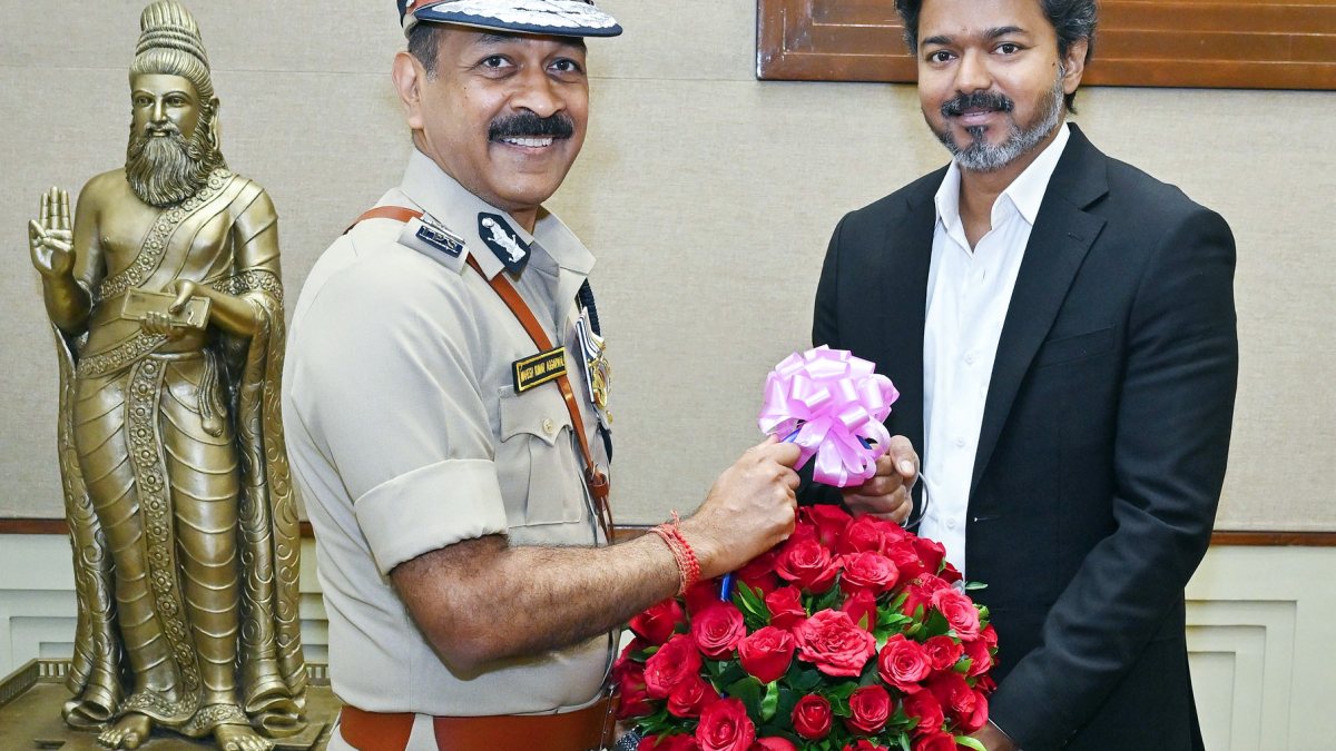 Mahesh Kumar Agarwal meets Tamil Nadu CM after assuming DGP role