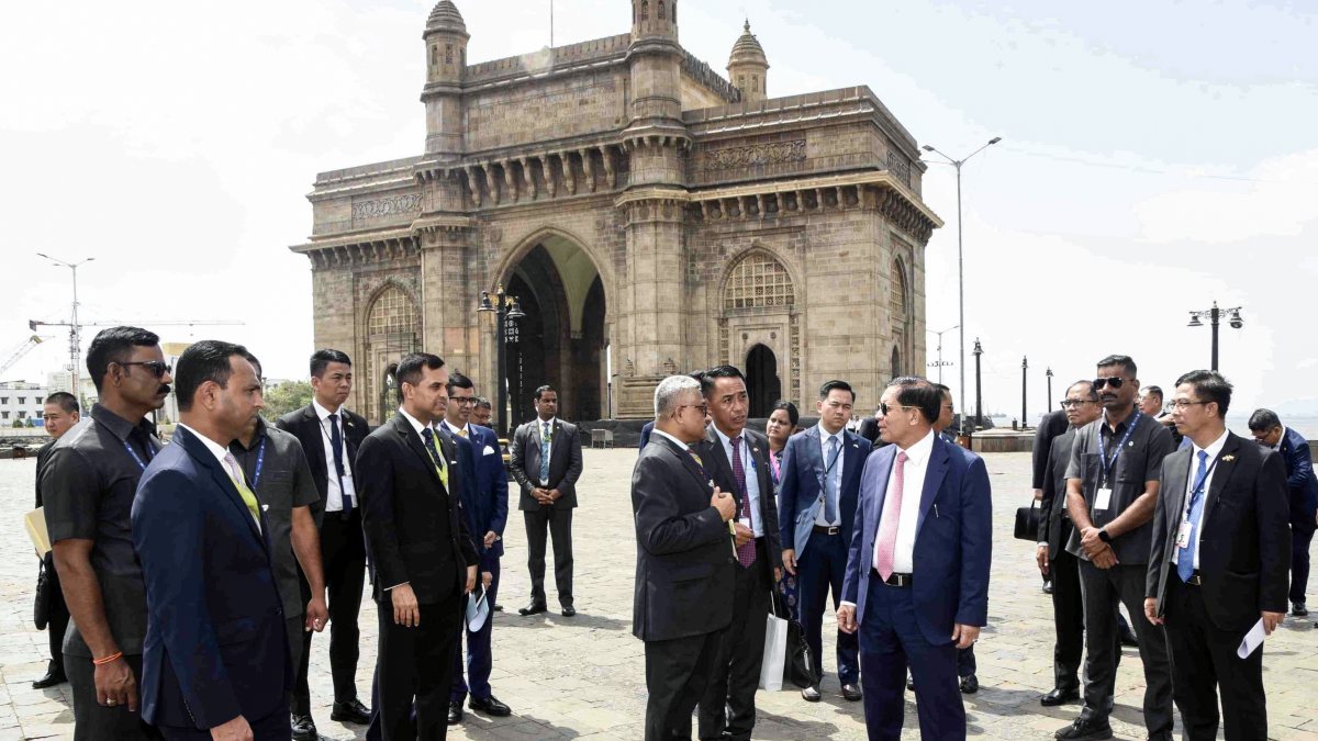 Myanmar president visits Gateway of India in Mumbai