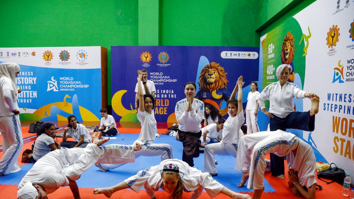 Uzbek athletes practice yoga ahead of World Yogasana Championship