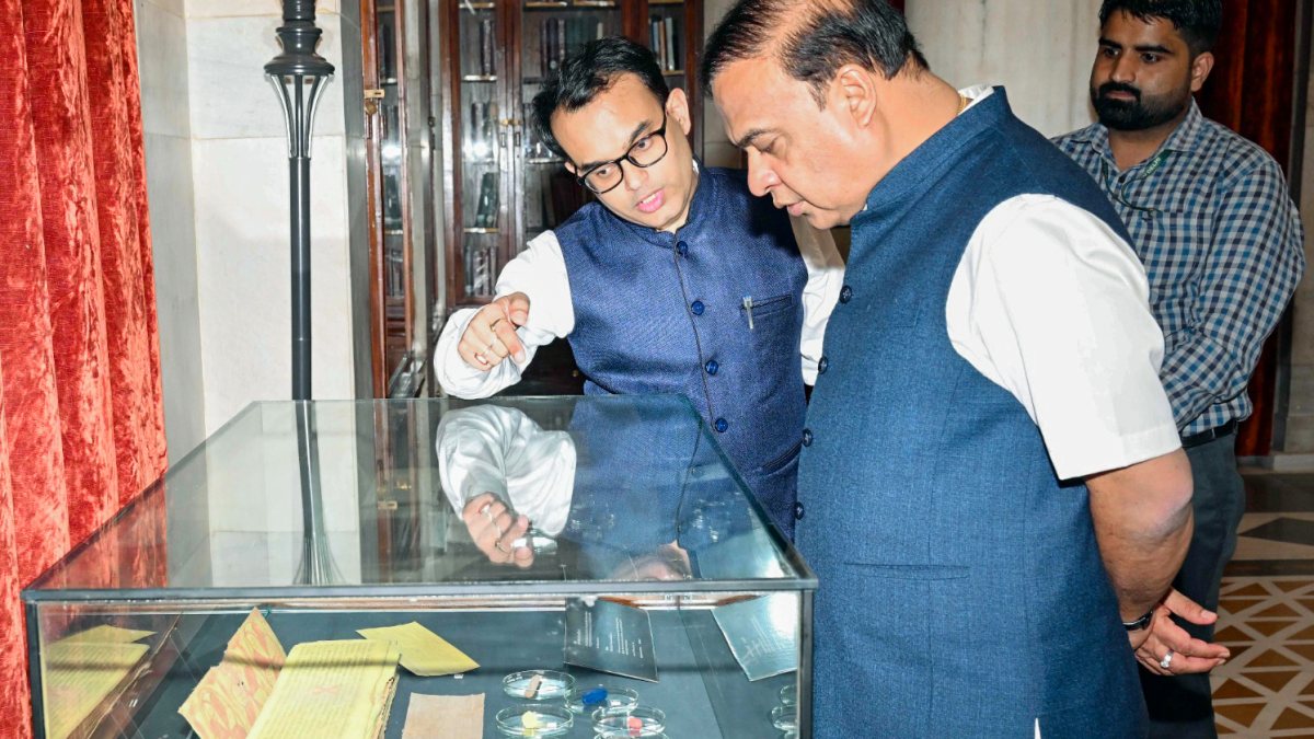 Assam CM Sarma views manuscript collection at Rashtrapati Bhavan