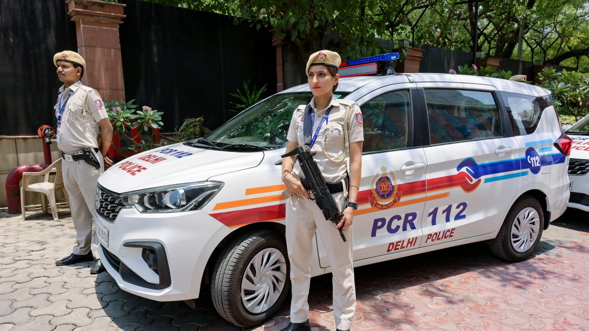 Delhi Police flag off new PCR mobile patrol vehicles