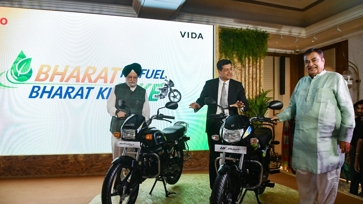 Union ministers Nitin Gadkari and Hardeep Singh Puri at the launch of Hero's…