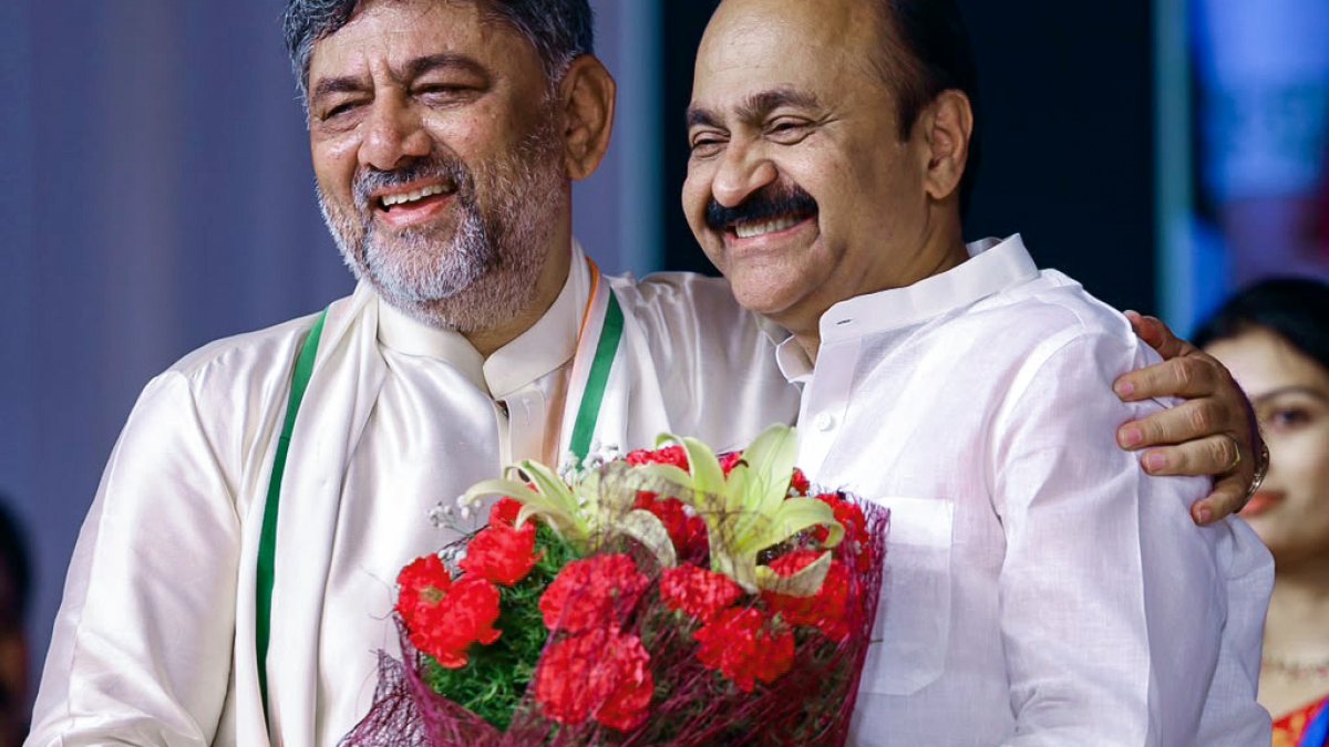 Kerala CM felicitates new Karnataka CM DK Shivakumar