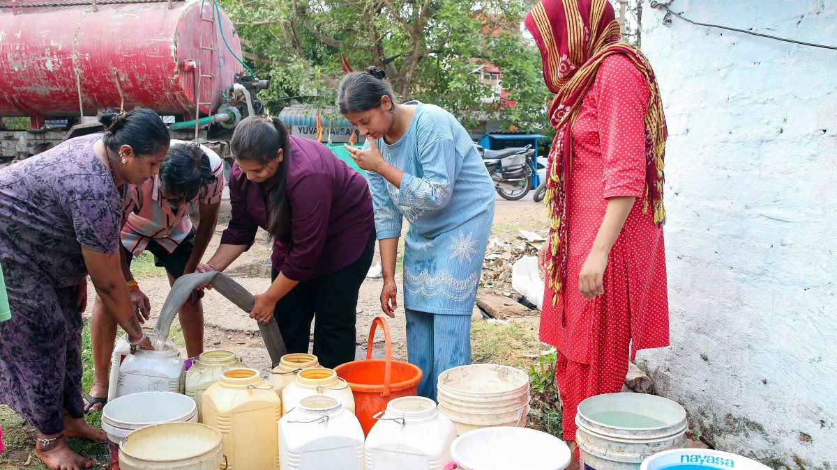 Bhopal residents queue for water amid supply disruption