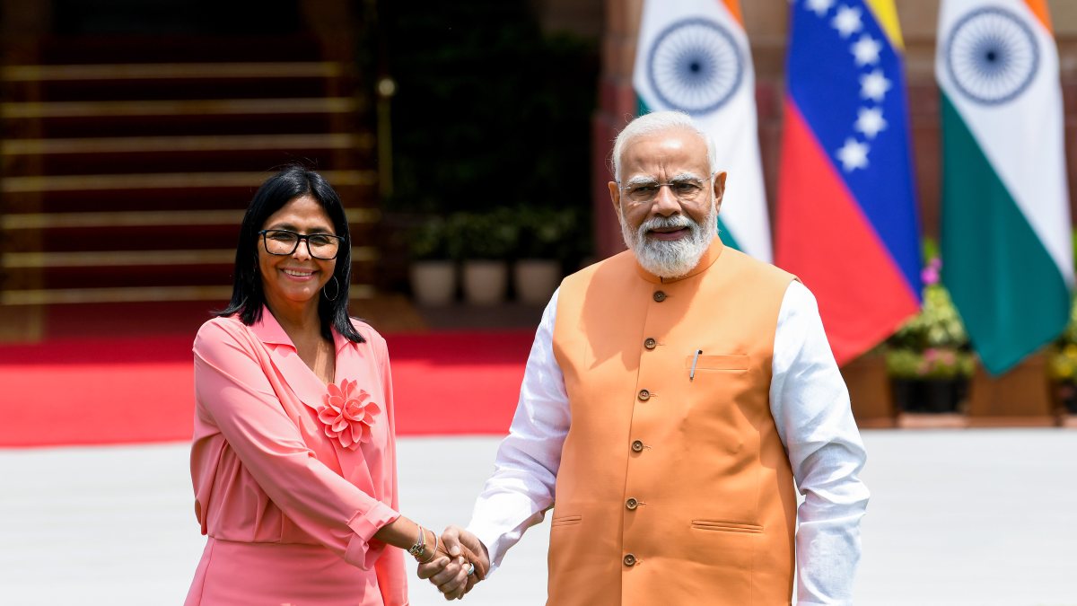 Prime Minister Narendra Modi shakes hand with Acting President of Bolivarian…