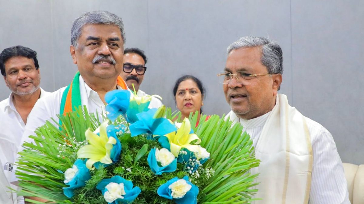Siddaramaiah meets new KPCC president B K Hariprasad in Bengaluru