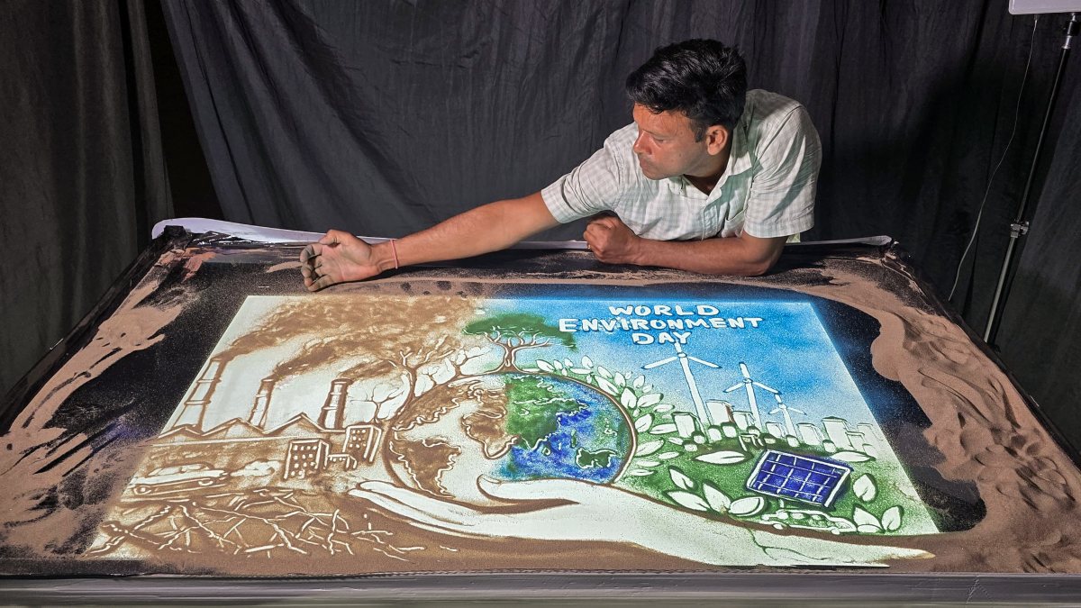Sand artist creates environment-themed animation for World Environment Day