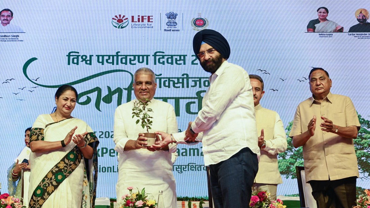 Delhi minister Sirsa gifts sapling to Bhupender Yadav on World Environment Day