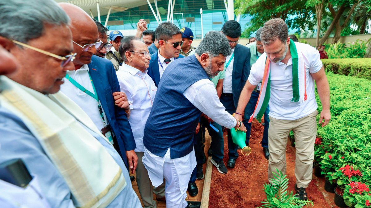 Rahul Gandhi plants sapling on World Environment Day in Bengaluru