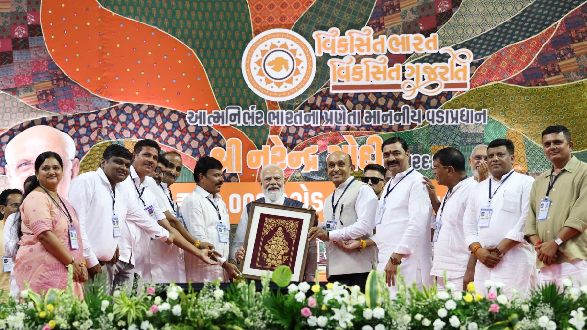 PM Modi inaugurates development projects worth Rs 18,800 crore in Surat