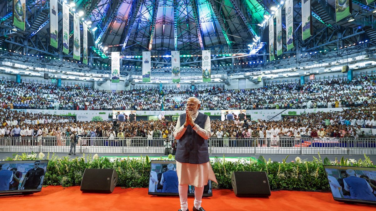 PM Modi inaugurates development projects worth Rs 18,800 crore in Surat