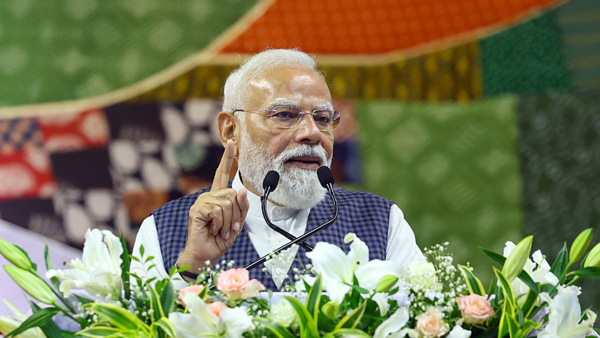 PM Modi inaugurates development projects worth Rs 18,800 crore in Surat