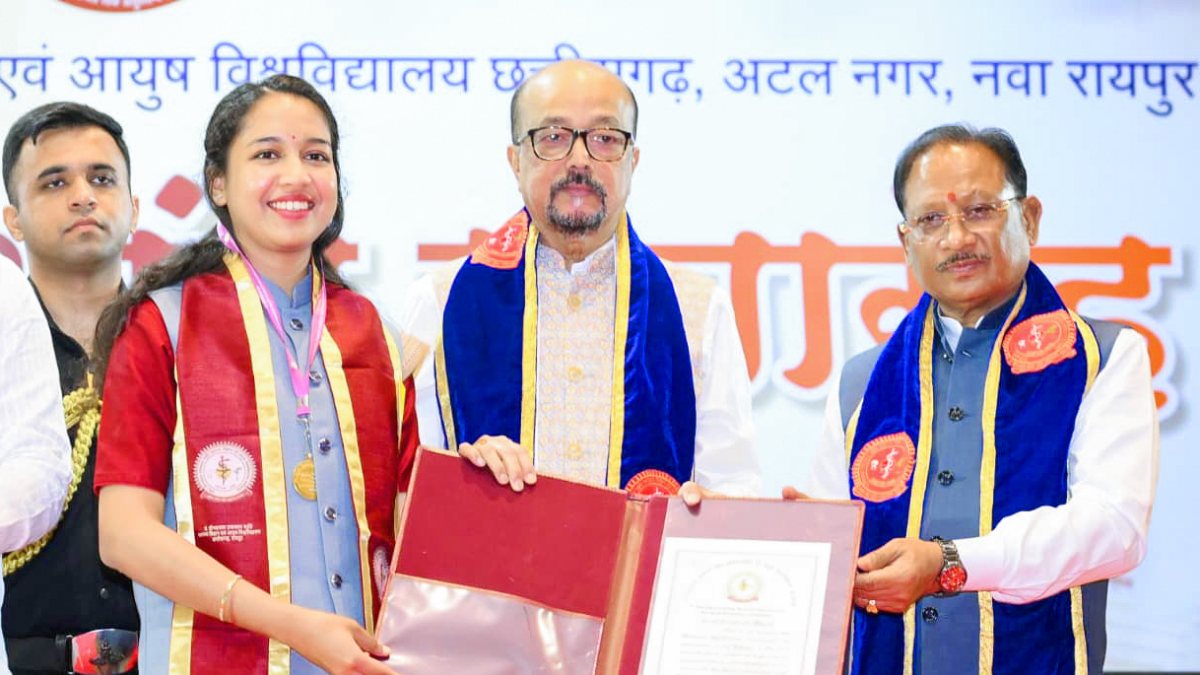 CM Sai attends convocation at Pt Deendayal Upadhyay University in Raipur