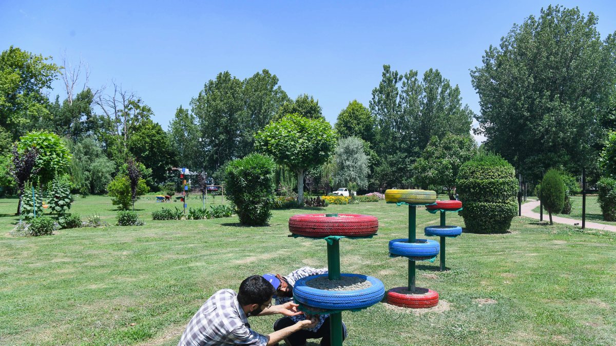 Srinagar's Wonder Garden opens with recycled decor