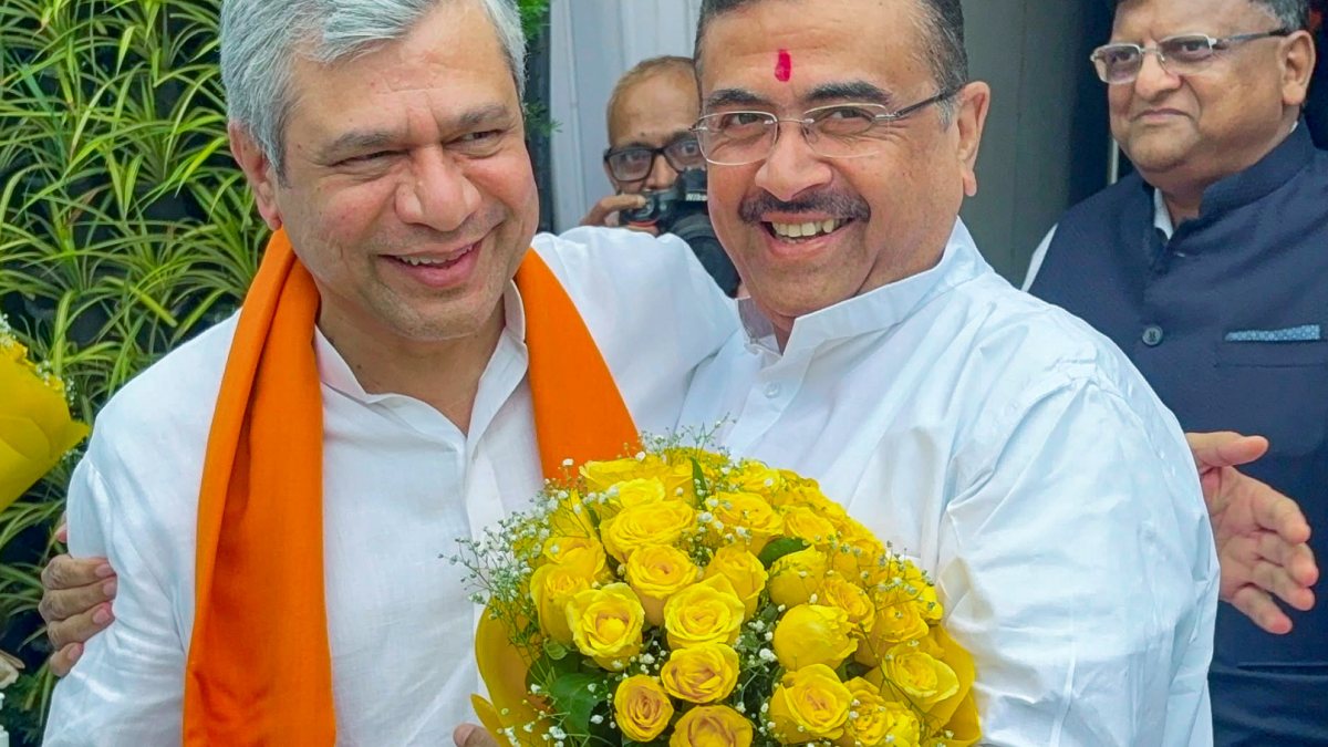 Suvendu Adhikari welcomes Union Railways Minister Ashwini Vaishnaw in Howrah