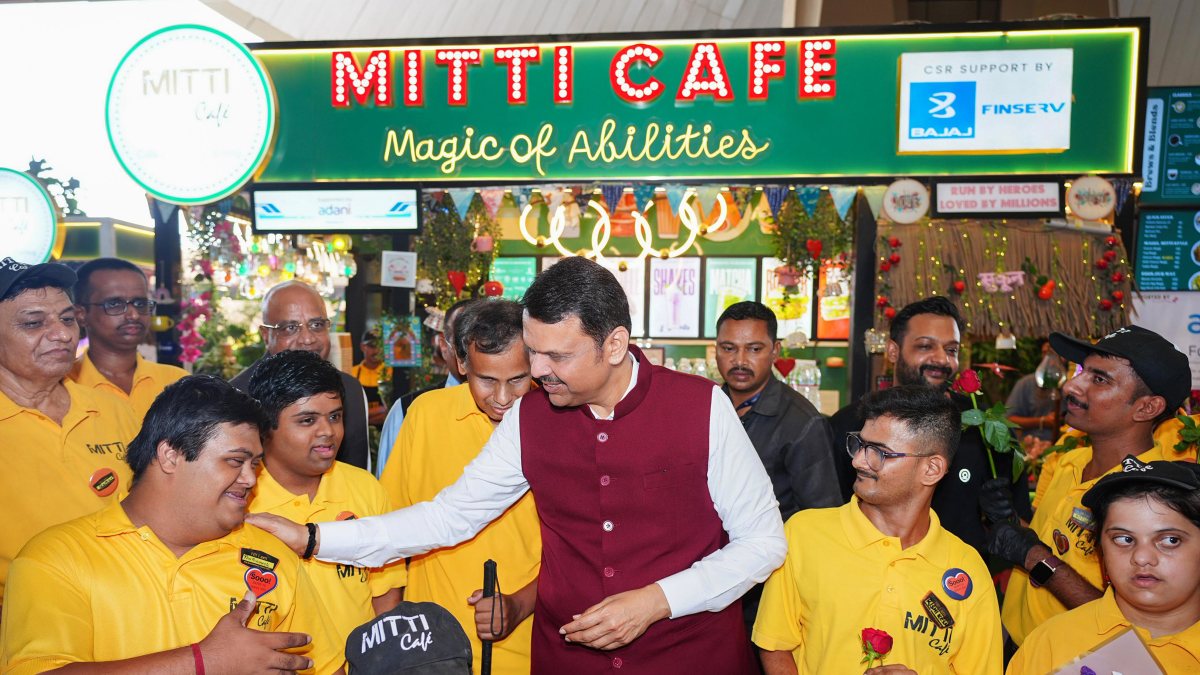 Maharashtra CM Fadnavis meets specially-abled staff at MITTI cafe