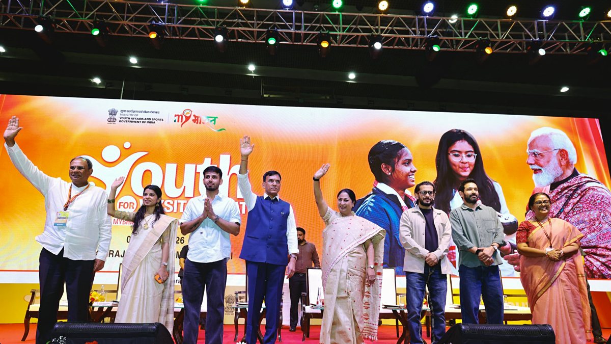 Delhi Chief Minister Rekha Gupta, along with Union Minister Mansukh Mandaviya…