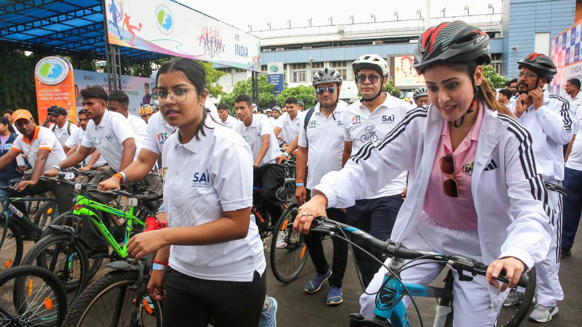 Aishwarya Raj Bhakuni joins bicycle rally for World Cycle Day in Bhopal