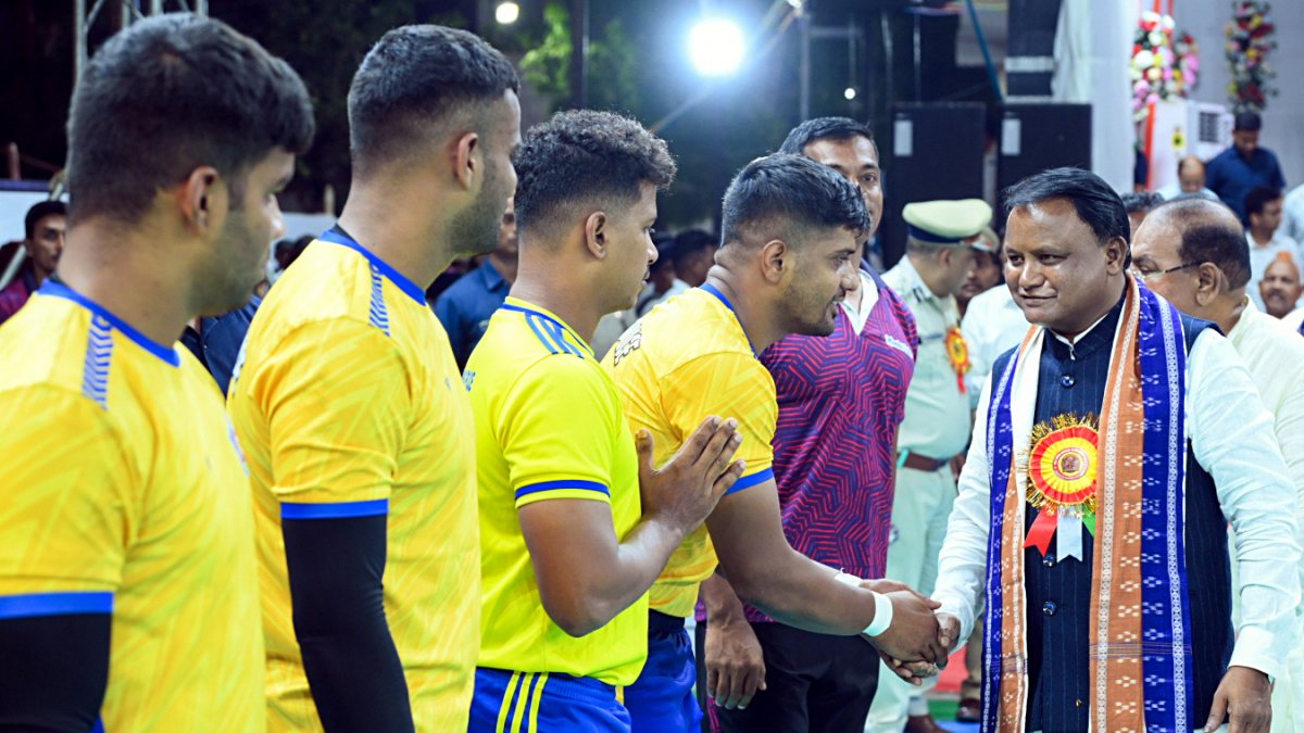 Odisha CM interacts with players at All India Kabaddi Tournament