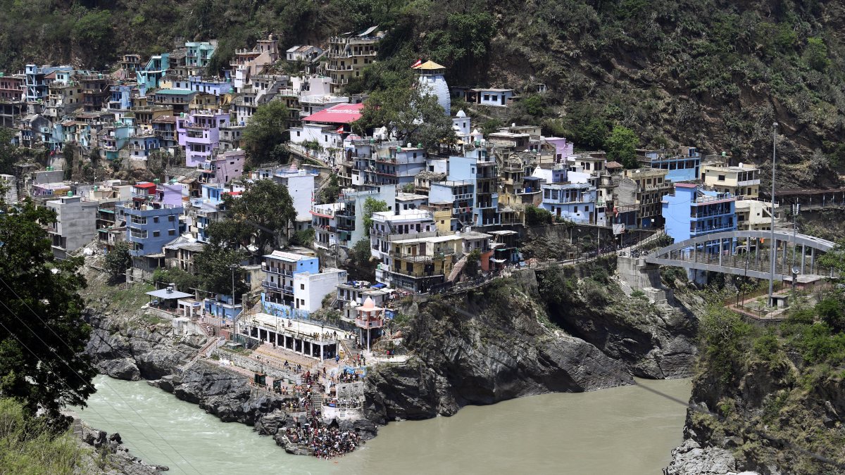 A view of the Sangam of Alaknanda and Bhagirathi rivers at Devprayag, in Tehri…