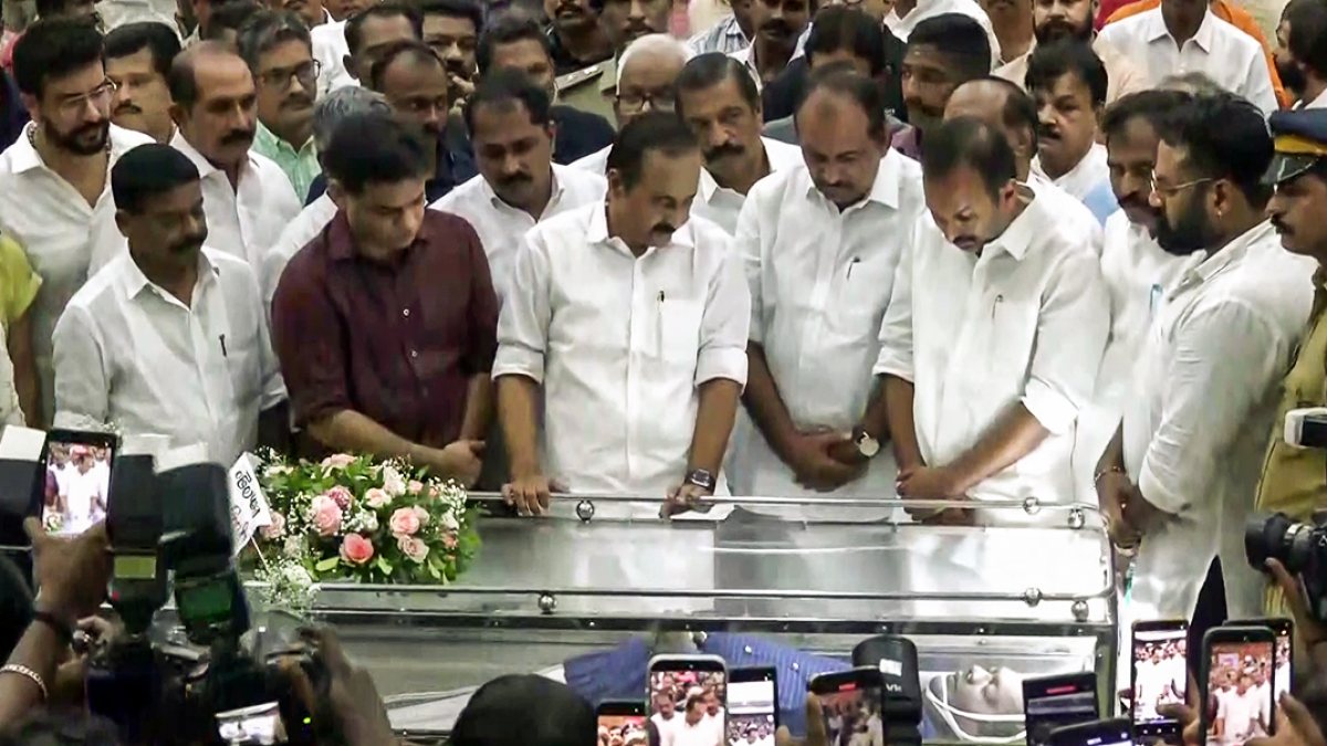 Kerala Chief Minister V.D. Satheesan pays homage to the mortal remains of…
