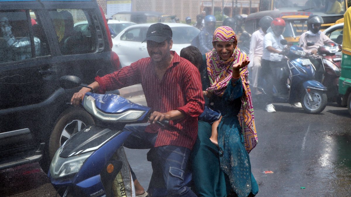 Municipal corporation sprays water on Jaipur roads to beat the heat