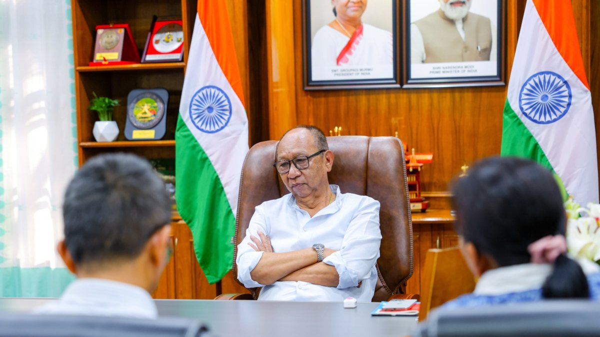 Manipur CM discusses Vishal Mart issues at Secretariat