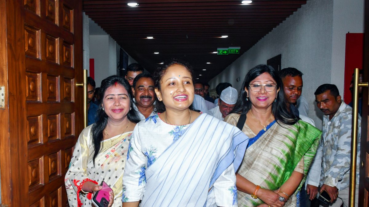 JMM MLAs arrive at Jharkhand Vidhan Sabha to file Rajya Sabha nominations