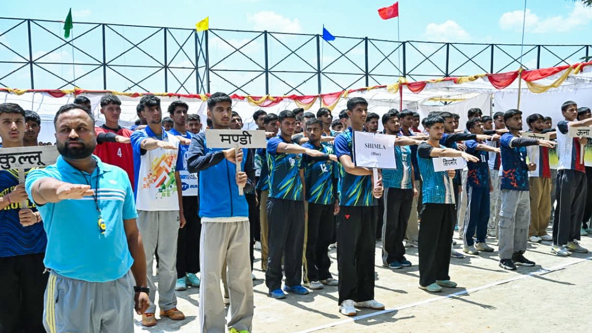 Participants pledge at anti-drug volleyball tournament in Shimla