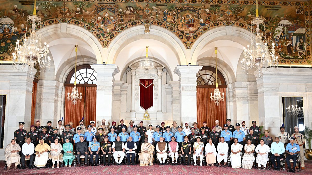 Defence investiture ceremony honours gallantry awardees at Rashtrapati Bhavan