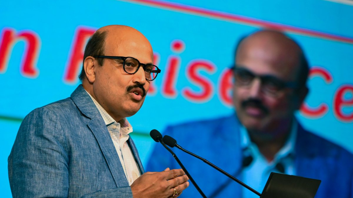 Commerce secretary addresses global ambassador meet on pharma sector
