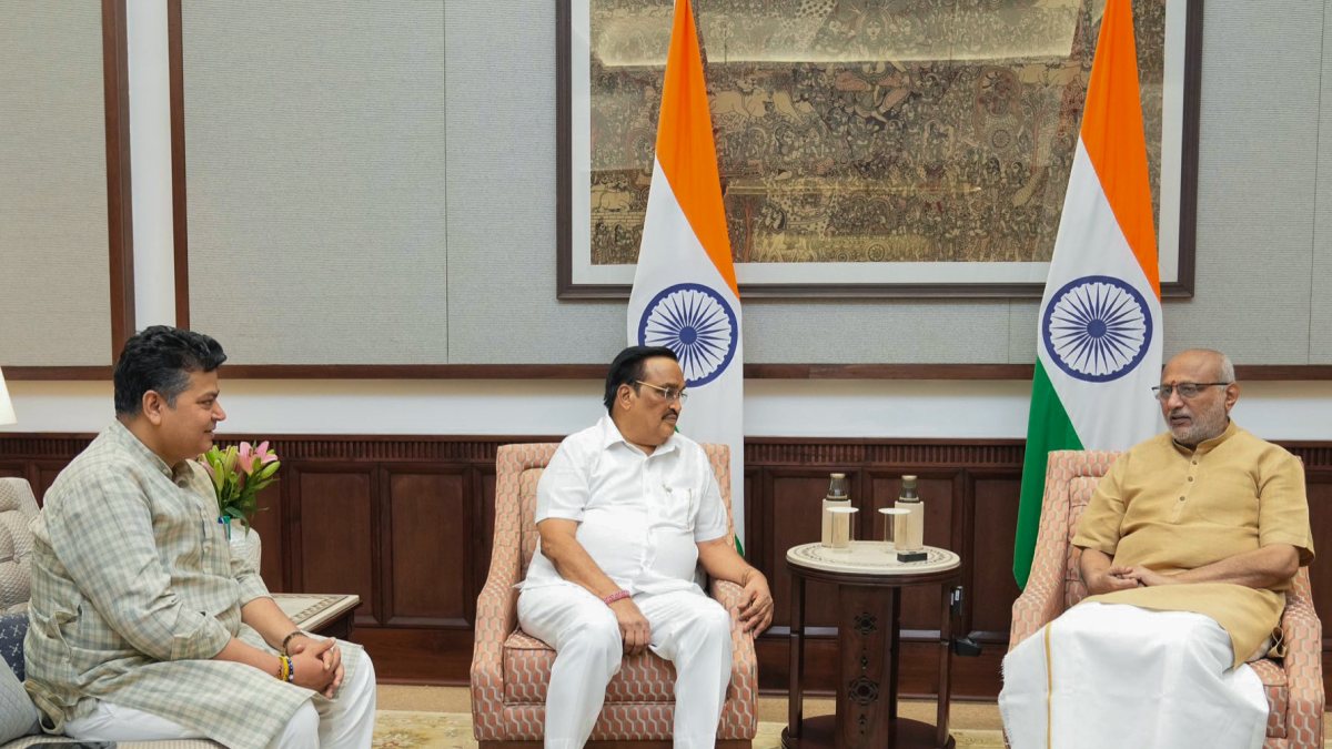 VP Radhakrishnan meets Jal Shakti ministers at Uprashtrapati Bhavan