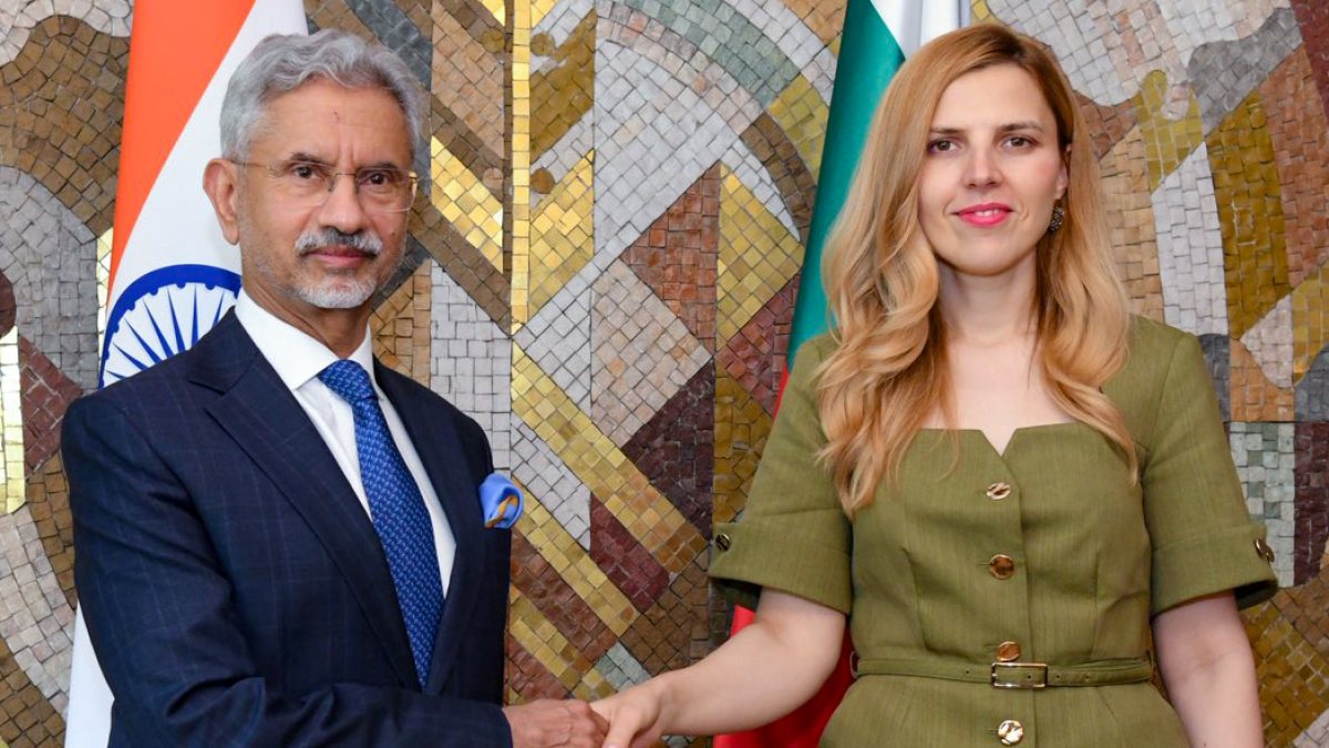 Jaishankar meets Bulgarian foreign minister in Sofia