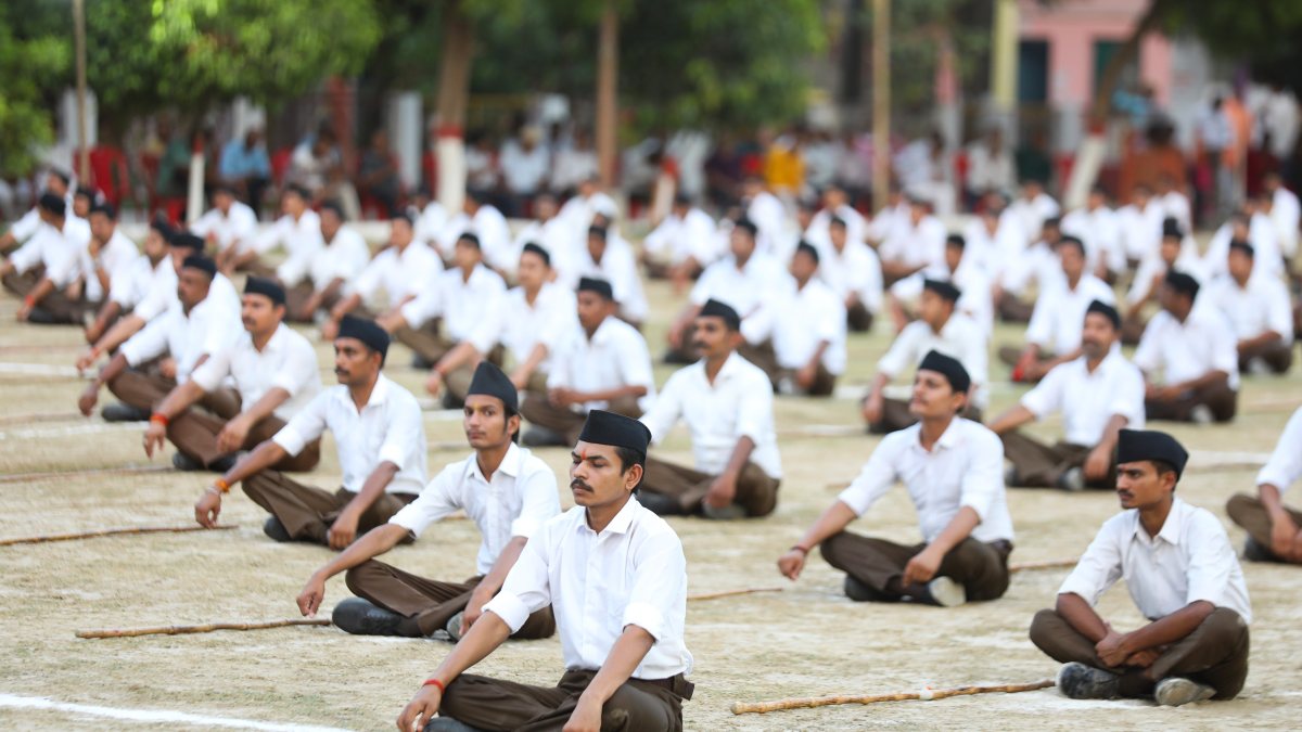 RSS volunteers meditate at Lucknow event