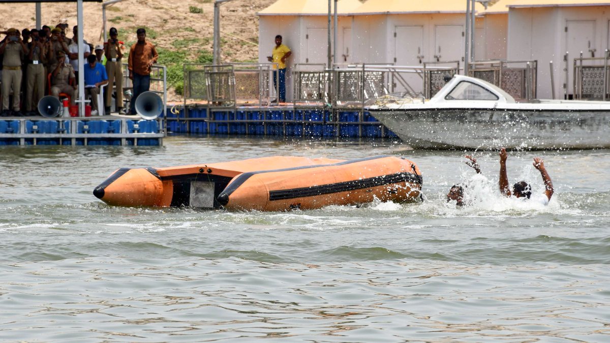 Mock drill on Yamuna River prepares Prayagraj for floods
