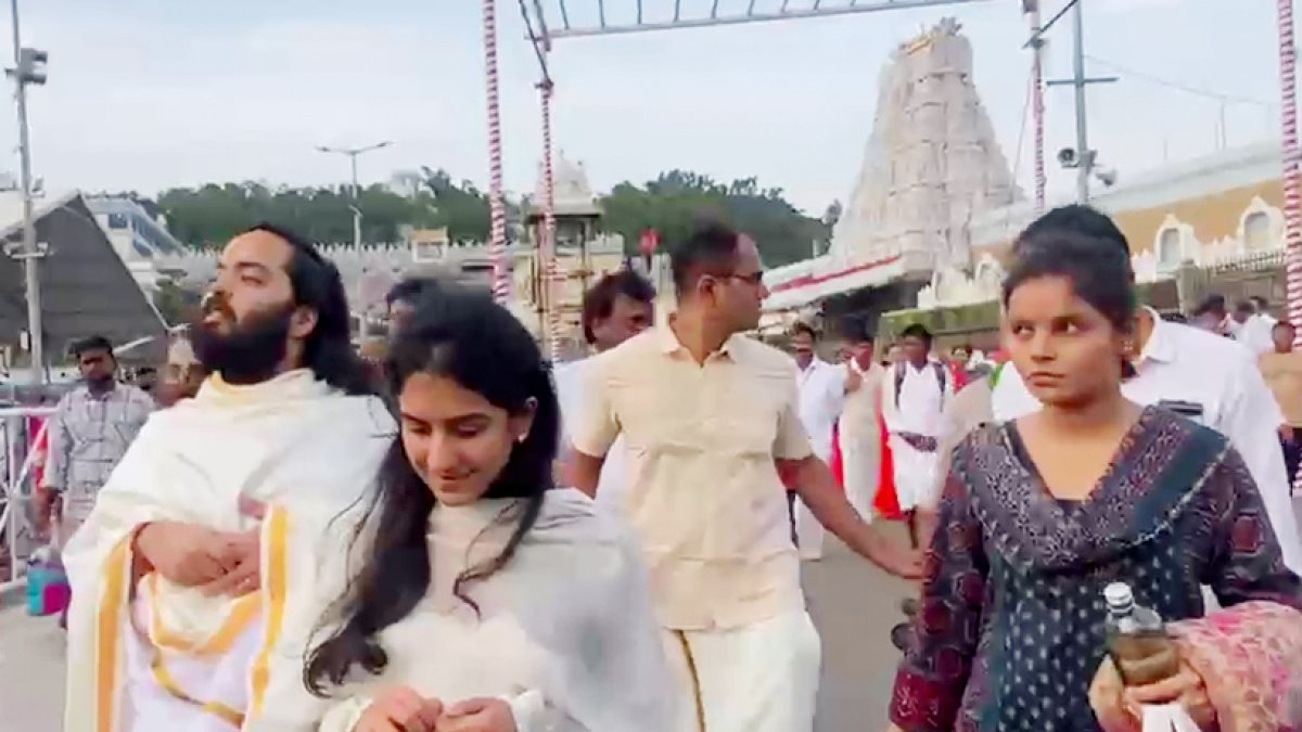 Reliance Industries Executive Director Anant Ambani and his wife Radhika…