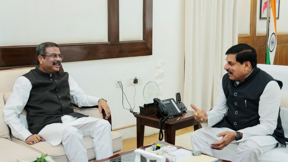 Union Education Minister meets Madhya Pradesh CM in Bhopal
