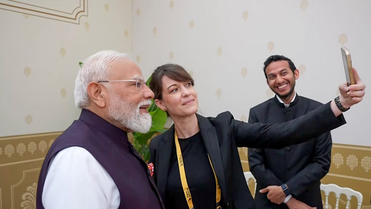 PM Modi takes selfie with investors in Nice
