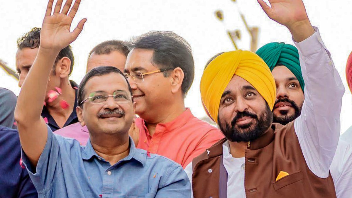 Punjab CM Mann and Kejriwal hold roadshow in Mohali