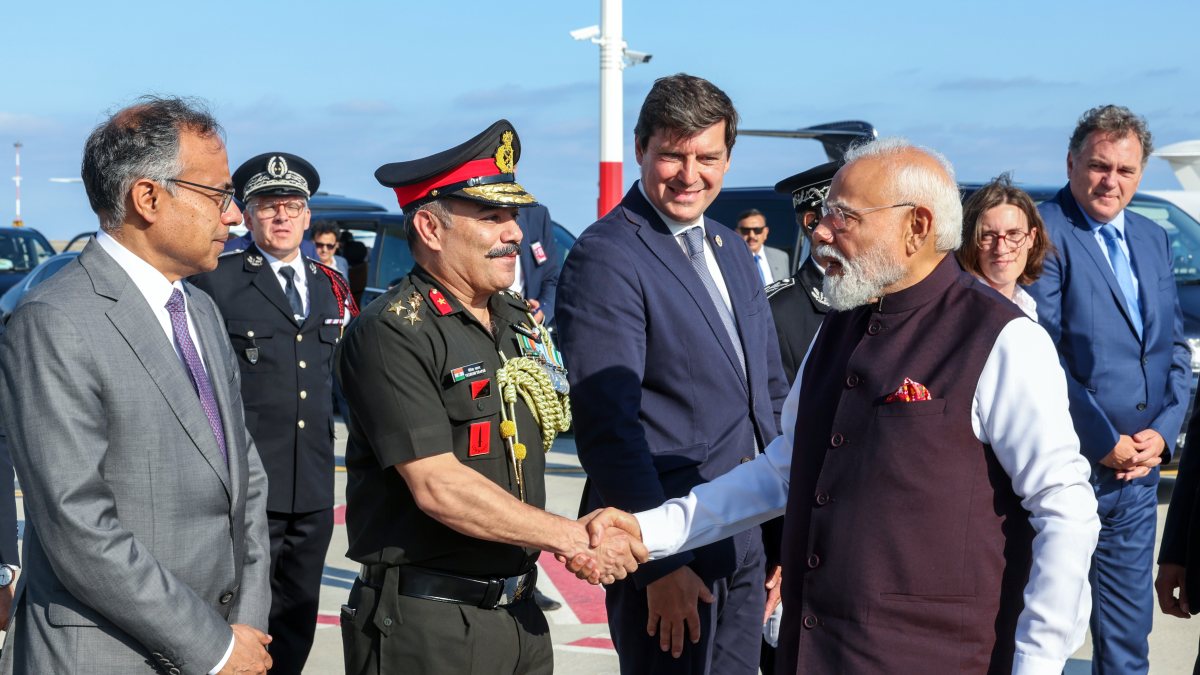 Modi departs Nice for official visit to Slovakia