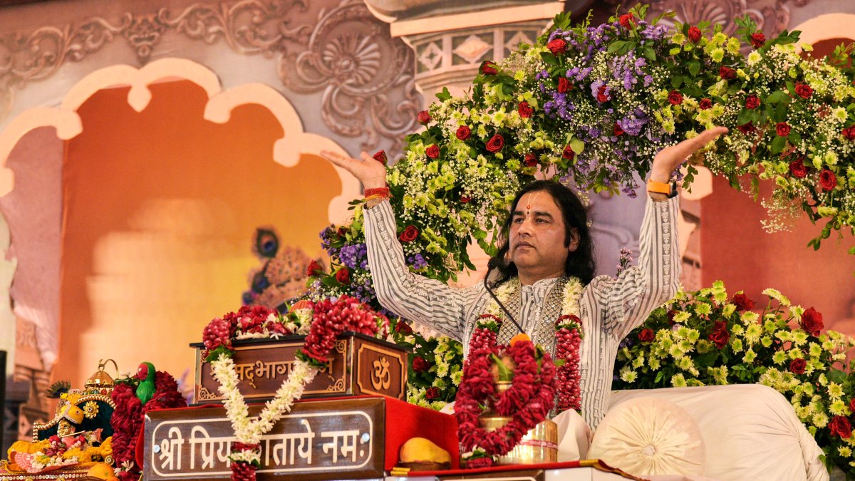 Devkinandan Thakur leads Srimad Bhagwat Katha in Bhopal