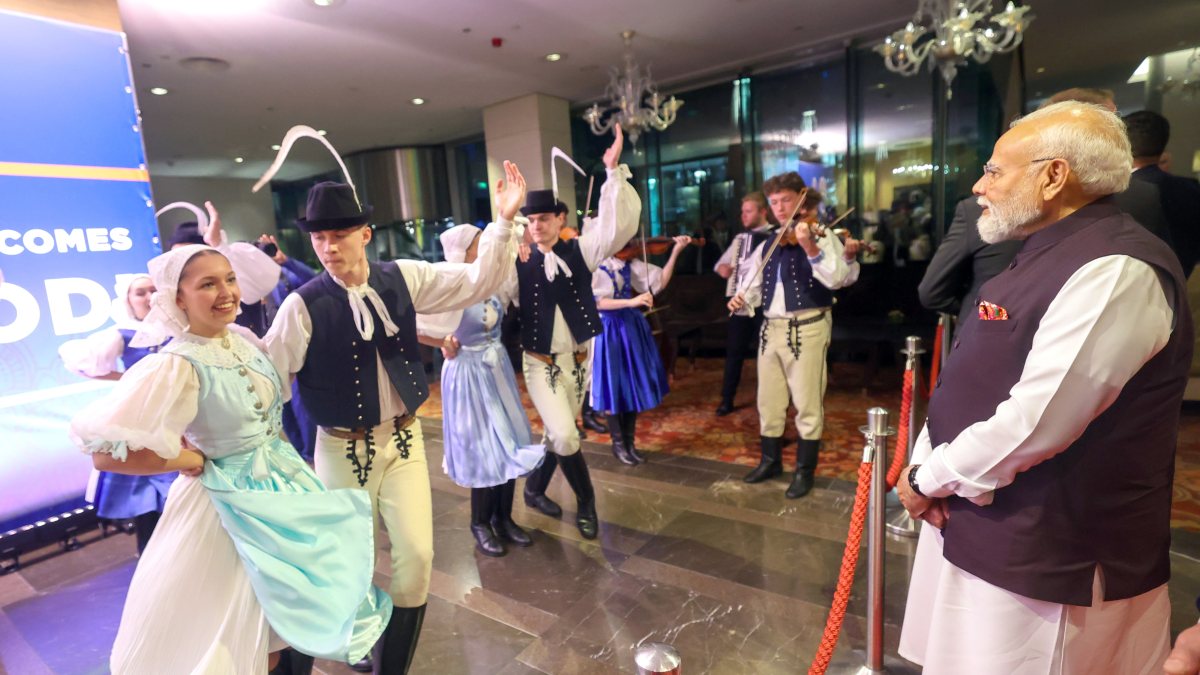 Modi attends cultural performance on arrival in Bratislava