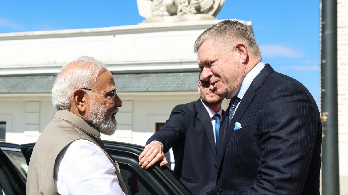 Modi warmly received by Slovak PM Fico at Bratislava Castle