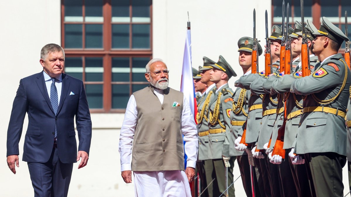 PM Modi receives ceremonial welcome at Bratislava Castle