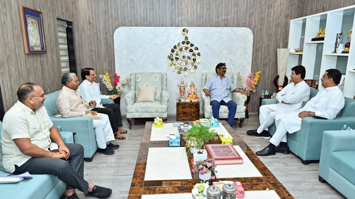 Hemant Soren meets Congress leaders to discuss Rajya Sabha poll strategy