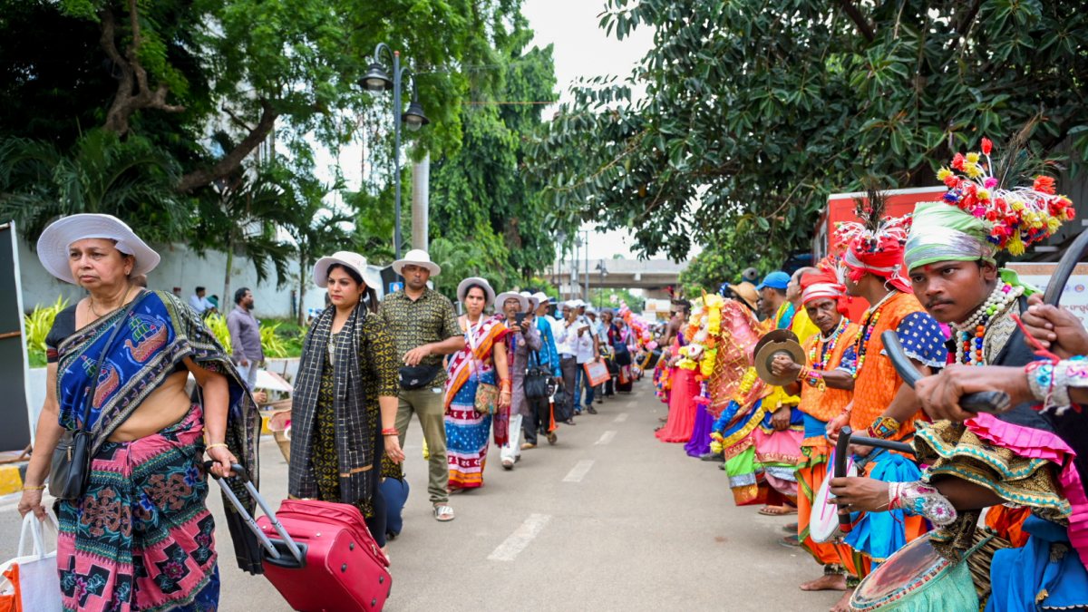 Devotees join Somnath Yatra during Somnath Parva in Bhubaneswar