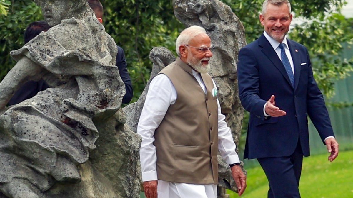 Modi welcomed by Slovak President Pellegrini at Presidential Palace